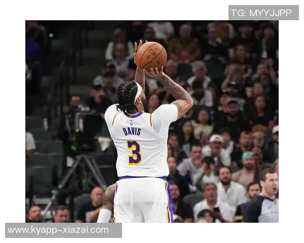 浓眉首节表现稳健轻松斩获5分5板1助展现强大状态 浓眉首节表现稳健轻松斩获5分5板1助展现强大状态